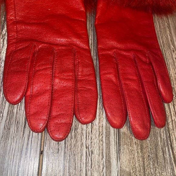 Perrin Collection Women’s red leather fur Gloves Size 6.5 (new with tag) - Picture 4 of 7